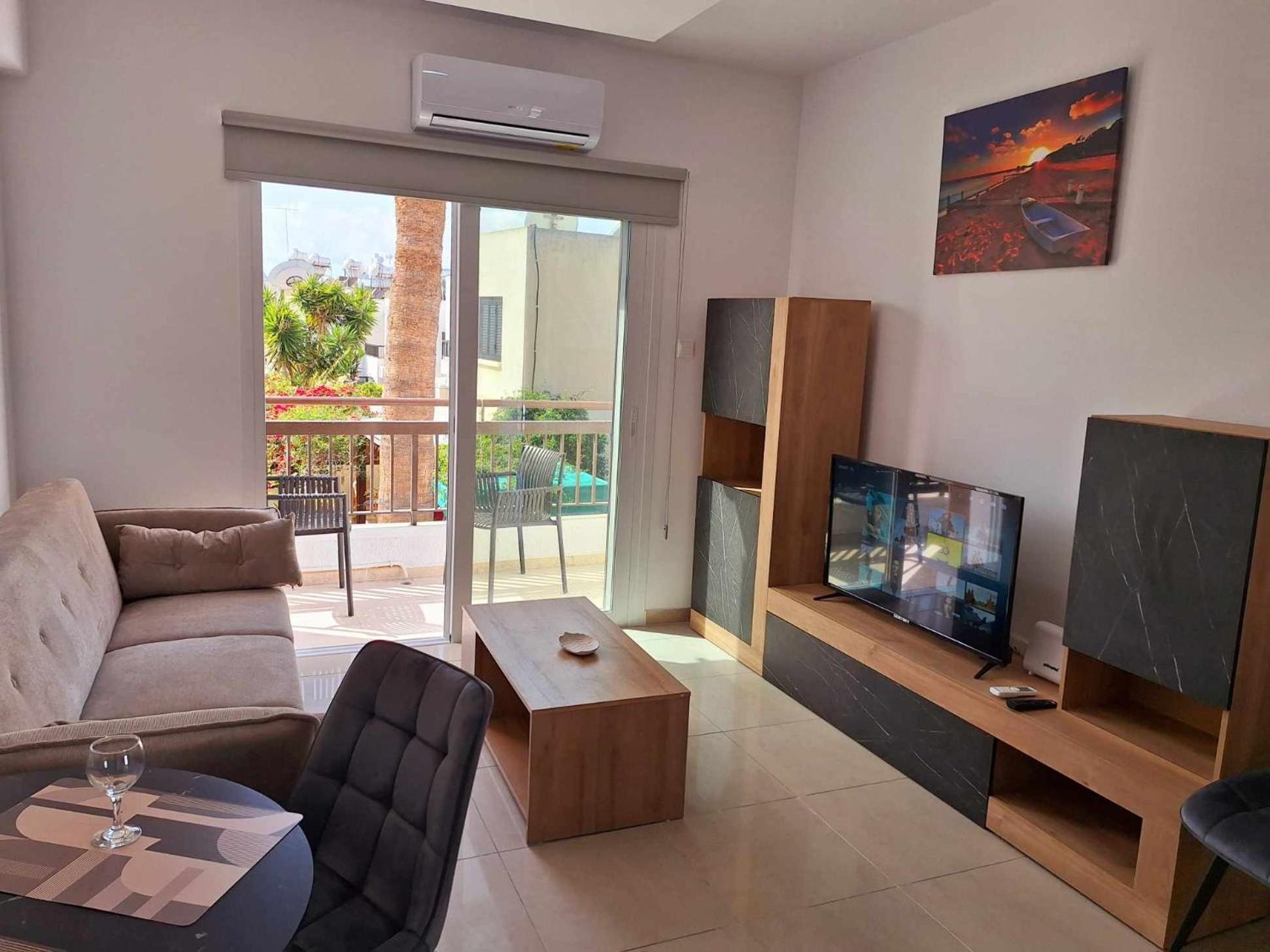 Stylish Apt Kato Paphos Close To Beach & Vibrant Harbor Life Exterior photo