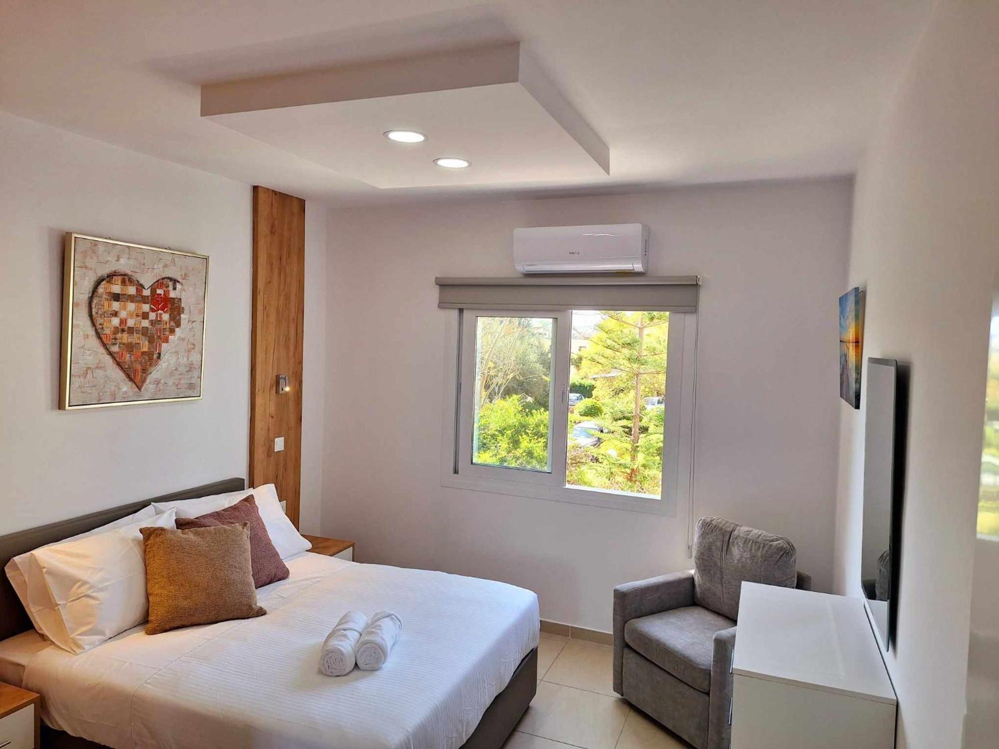 Stylish Apt Kato Paphos Close To Beach & Vibrant Harbor Life Exterior photo